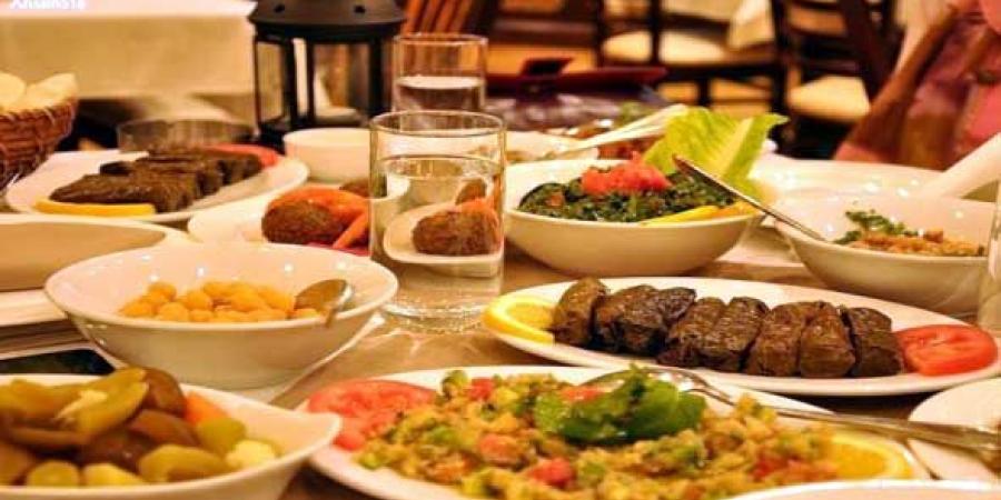 فطارك عندنا.. دجاج محمر ورز معمر والمقبلات شوربة كريمة وسمبوسة - خبر صح