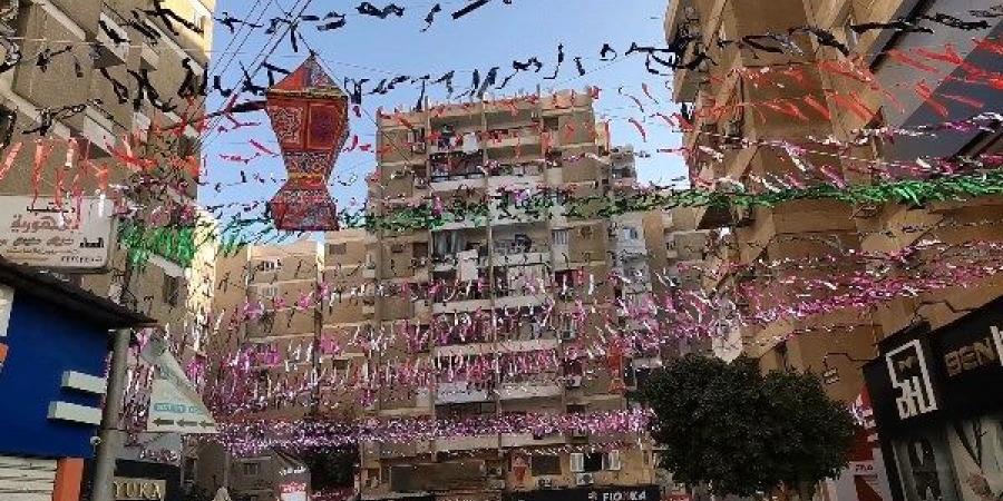 شاهد.. زينة بالشوارع وفوانيس بالميادين.. المنيا تتلألأ وسط أجواء تضفي البهجة والسعادة - خبر صح