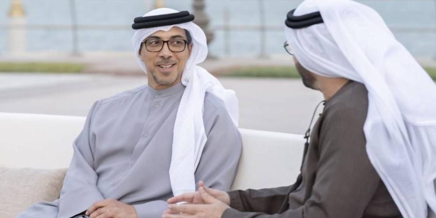 منصور بن زايد يشارك موظفي ديوان الرئاسة مأدبة الإفطار الرمضاني - خبر صح